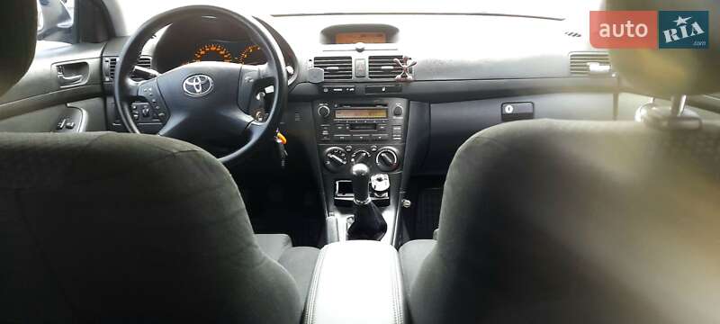 Седан Toyota Avensis 2004 в Броварах
