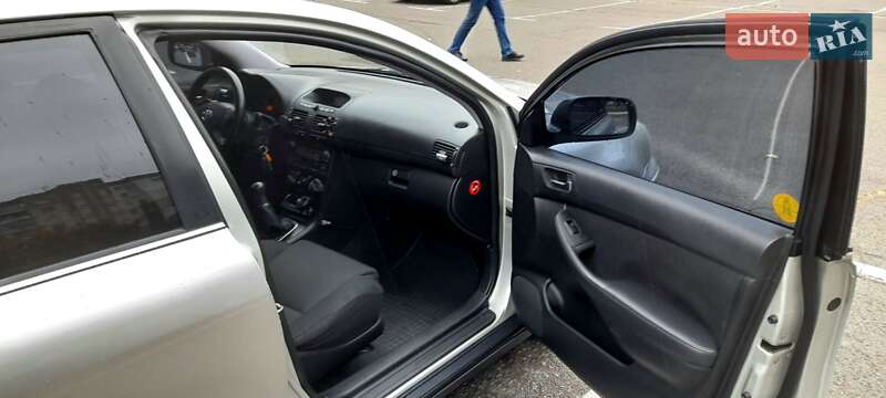 Седан Toyota Avensis 2004 в Броварах