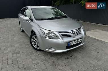 Універсал Toyota Avensis 2010 в Рівному