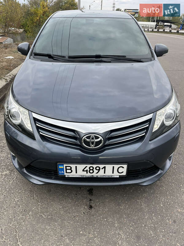 Седан Toyota Avensis 2012 в Кременчуці