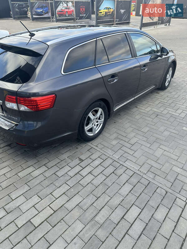 Універсал Toyota Avensis 2012 в Шепетівці