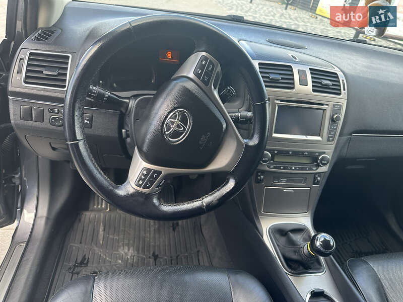 Універсал Toyota Avensis 2012 в Шепетівці