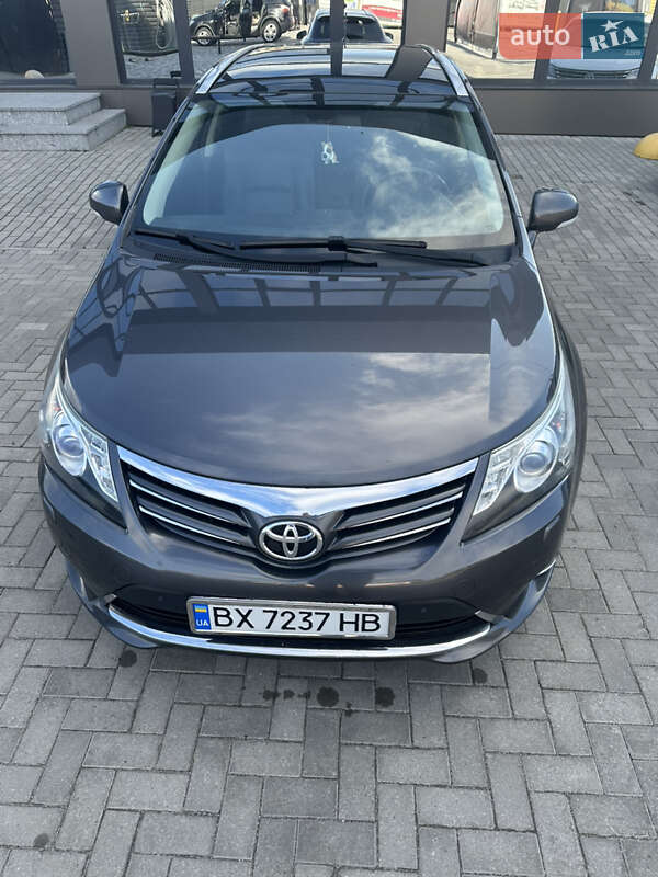 Універсал Toyota Avensis 2012 в Шепетівці