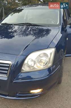 Седан Toyota Avensis 2003 в Хмельнике