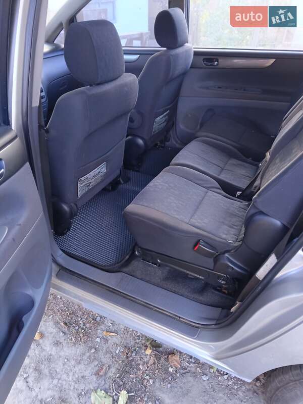 Лифтбек Toyota Avensis 2002 в Лубнах