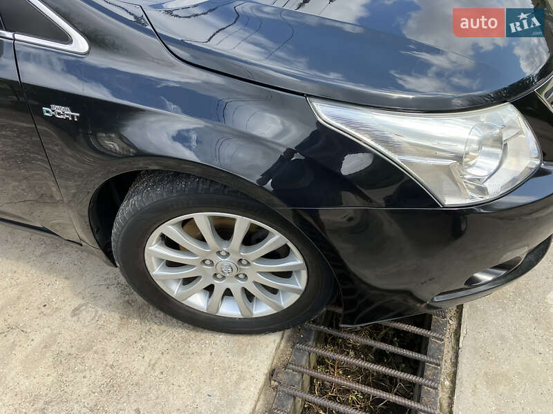 Универсал Toyota Avensis 2010 в Сарате