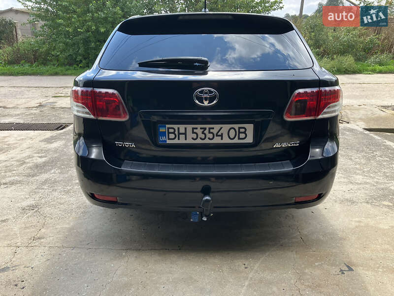 Универсал Toyota Avensis 2010 в Сарате