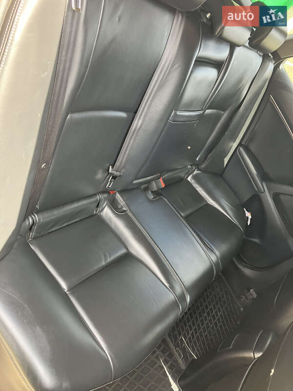 Универсал Toyota Avensis 2010 в Сарате