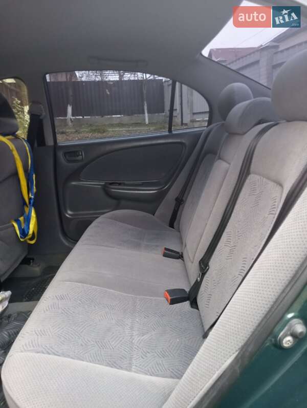 Седан Toyota Avensis 2000 в Львове