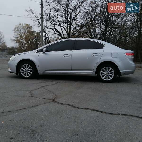 Седан Toyota Avensis 2008 в Кременчуге