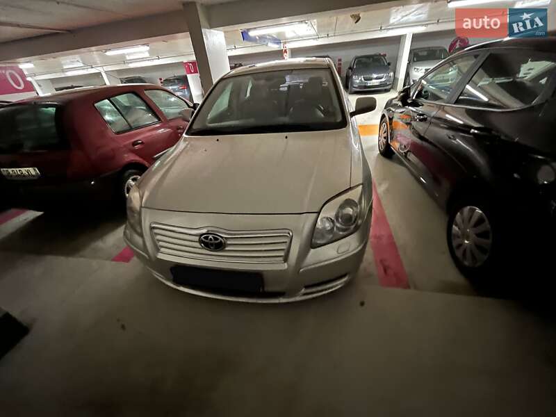 Седан Toyota Avensis 2003 в Івано-Франківську