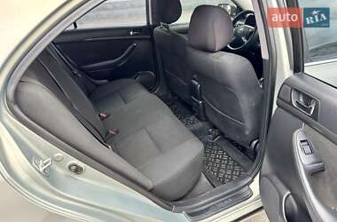 Седан Toyota Avensis 2004 в 