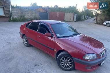 Лифтбек Toyota Avensis 1999 в Виннице