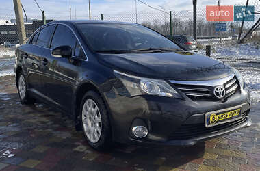 Седан Toyota Avensis 2013 в Стрию