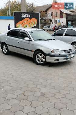 Седан Toyota Avensis 2000 в Миколаєві