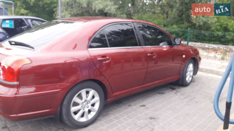 Седан Toyota Avensis 2004 в Днепре