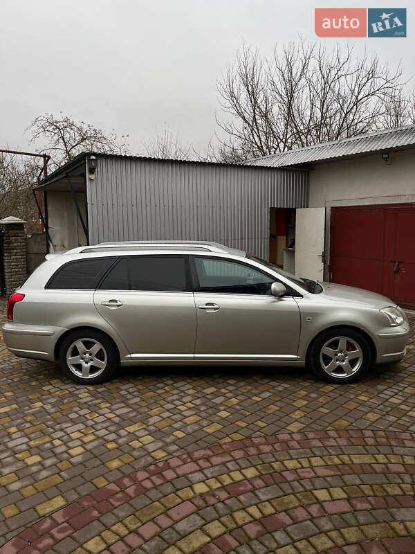 Универсал Toyota Avensis 2005 в Черновцах