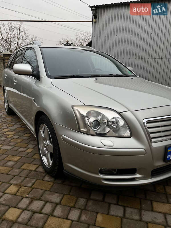 Универсал Toyota Avensis 2005 в Черновцах