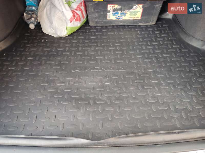 Універсал Toyota Avensis 2008 в Кривому Розі