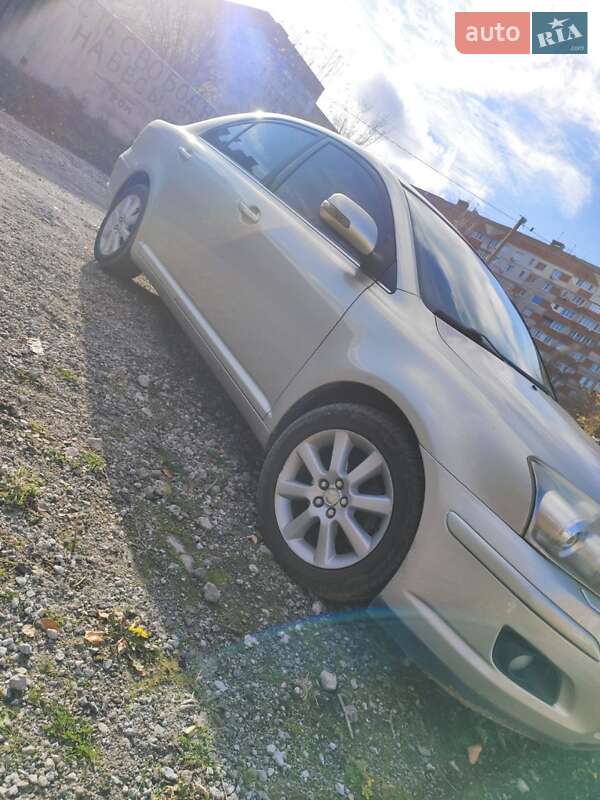 Седан Toyota Avensis 2006 в Дніпрі