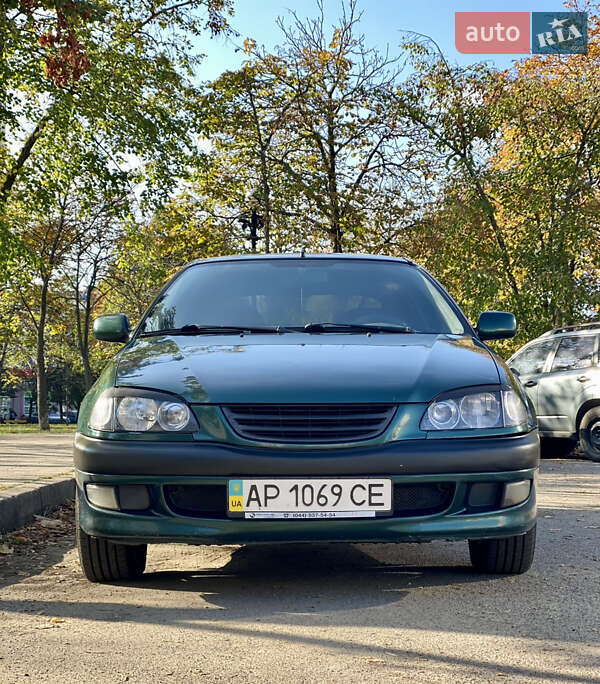 Седан Toyota Avensis 1999 в Запоріжжі