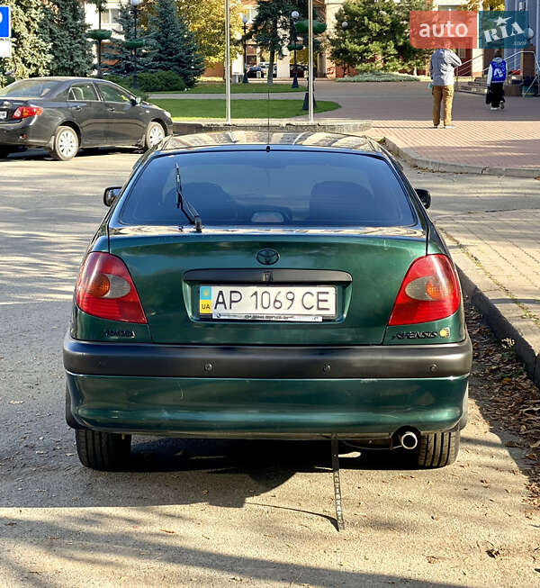 Седан Toyota Avensis 1999 в Запоріжжі