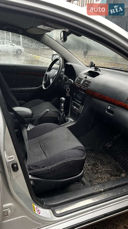 Універсал Toyota Avensis 2004 в Ізмаїлі