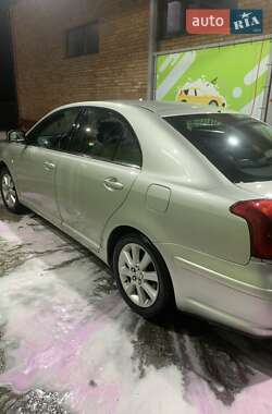 Ліфтбек Toyota Avensis 2005 в Рокитному