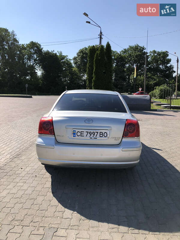 Седан Toyota Avensis 2005 в Черновцах