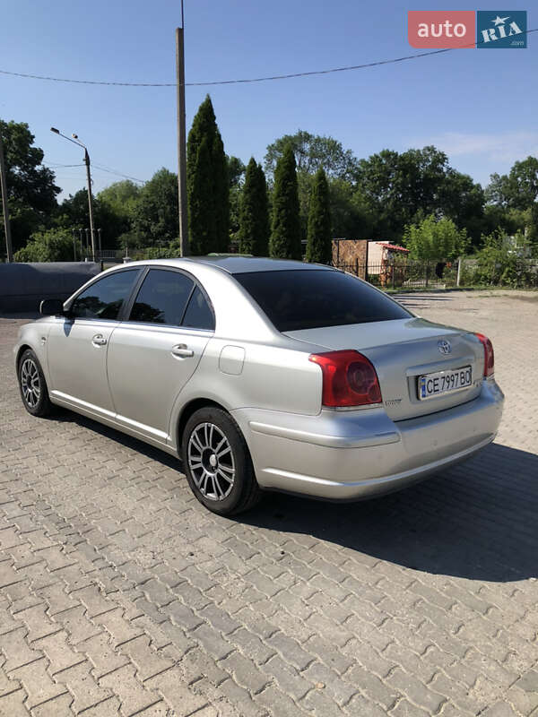 Седан Toyota Avensis 2005 в Черновцах