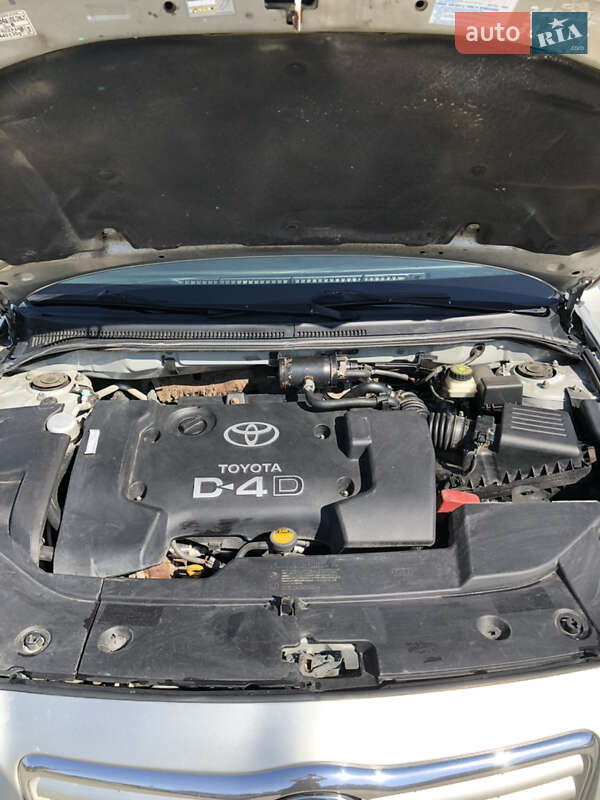 Седан Toyota Avensis 2005 в Черновцах