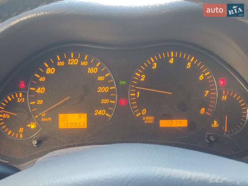 Универсал Toyota Avensis 2005 в Черновцах