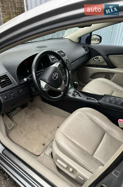 Седан Toyota Avensis 2008 в Чернівцях