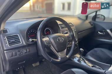 Седан Toyota Avensis 2013 в Коломиї