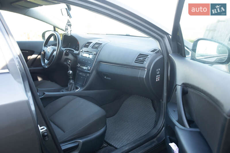 Универсал Toyota Avensis 2010 в Луцке