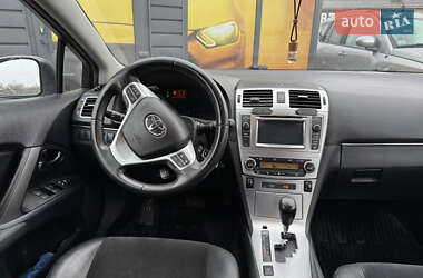 Седан Toyota Avensis 2012 в Стрию