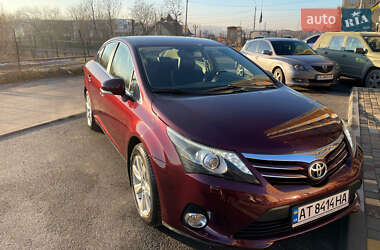 Седан Toyota Avensis 2013 в Коломиї