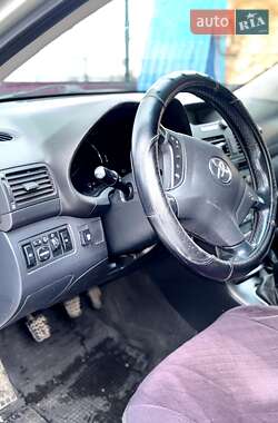 Седан Toyota Avensis 2003 в Виннице