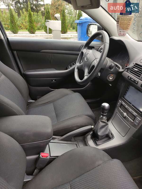 Лифтбек Toyota Avensis 2008 в Зборове