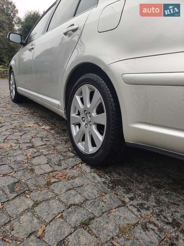 Лифтбек Toyota Avensis 2008 в Зборове