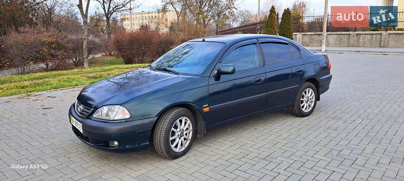 Седан Toyota Avensis 2000 в Болграді