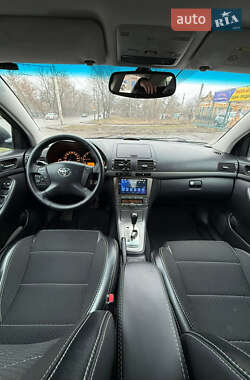 Седан Toyota Avensis 2006 в Сумах