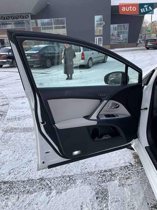 Універсал Toyota Avensis 2012 в Тернополі