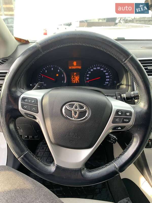 Універсал Toyota Avensis 2012 в Тернополі