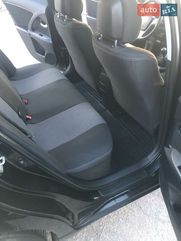 Универсал Toyota Avensis 2010 в Кременчуге