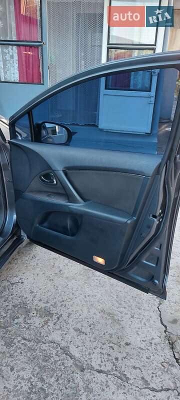 Седан Toyota Avensis 2008 в Днепре