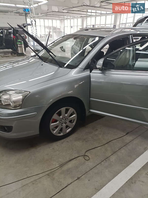 Універсал Toyota Avensis 2008 в Миколаєві