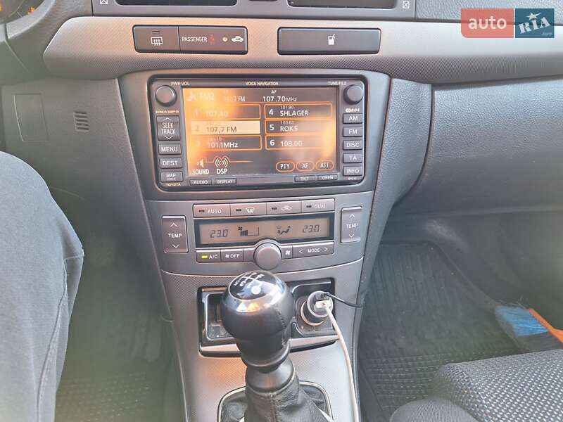 Лифтбек Toyota Avensis 2008 в Киеве