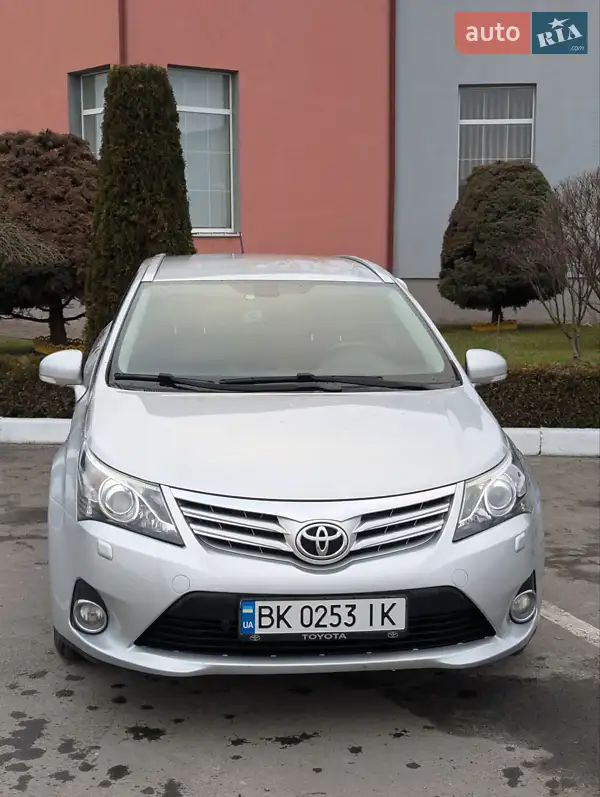 Toyota Avensis 2012
