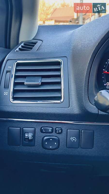 Універсал Toyota Avensis 2013 в Луцьку